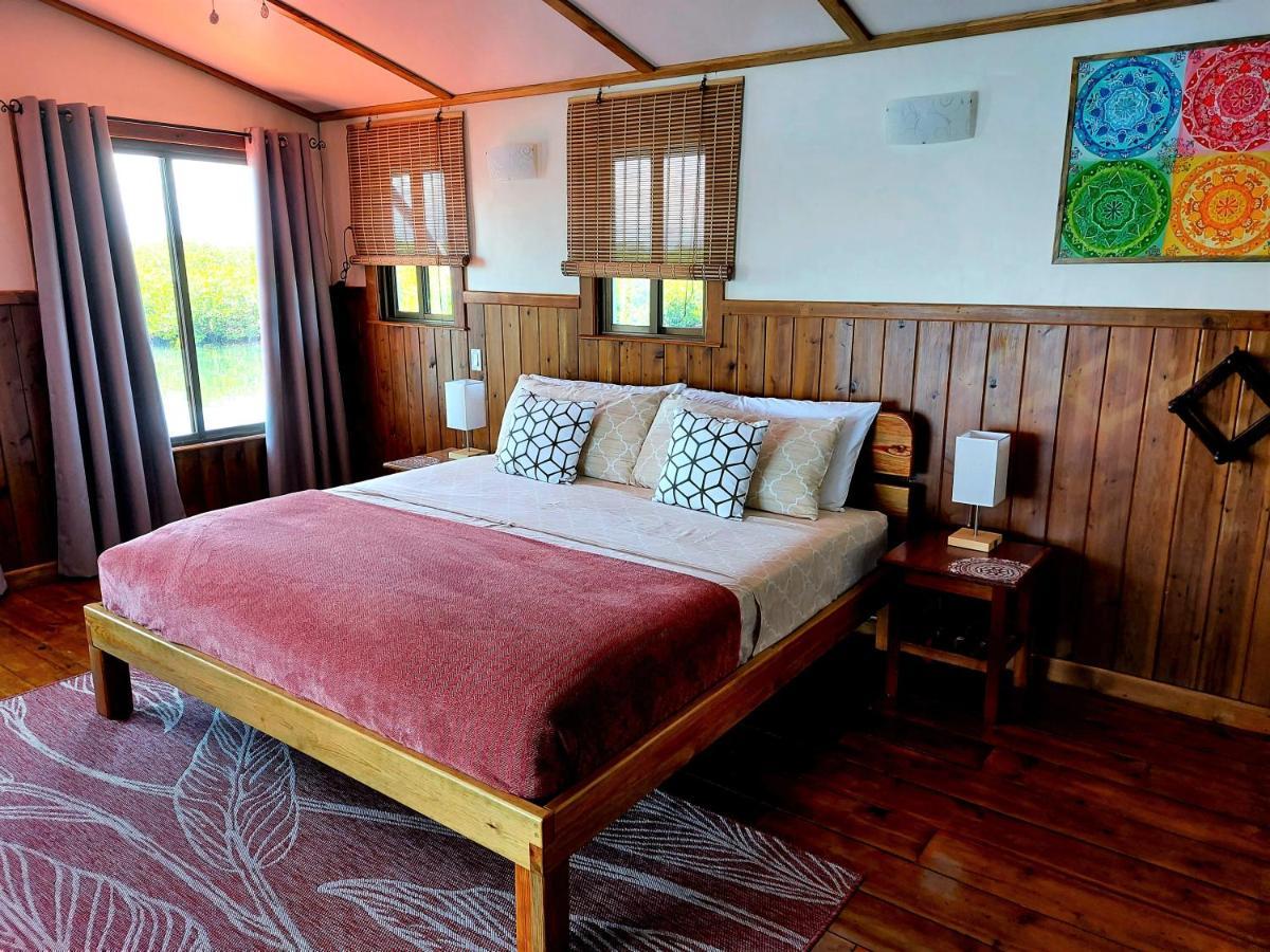 The Sunsetter Bed & Breakfast Bocas del Toro Exterior photo