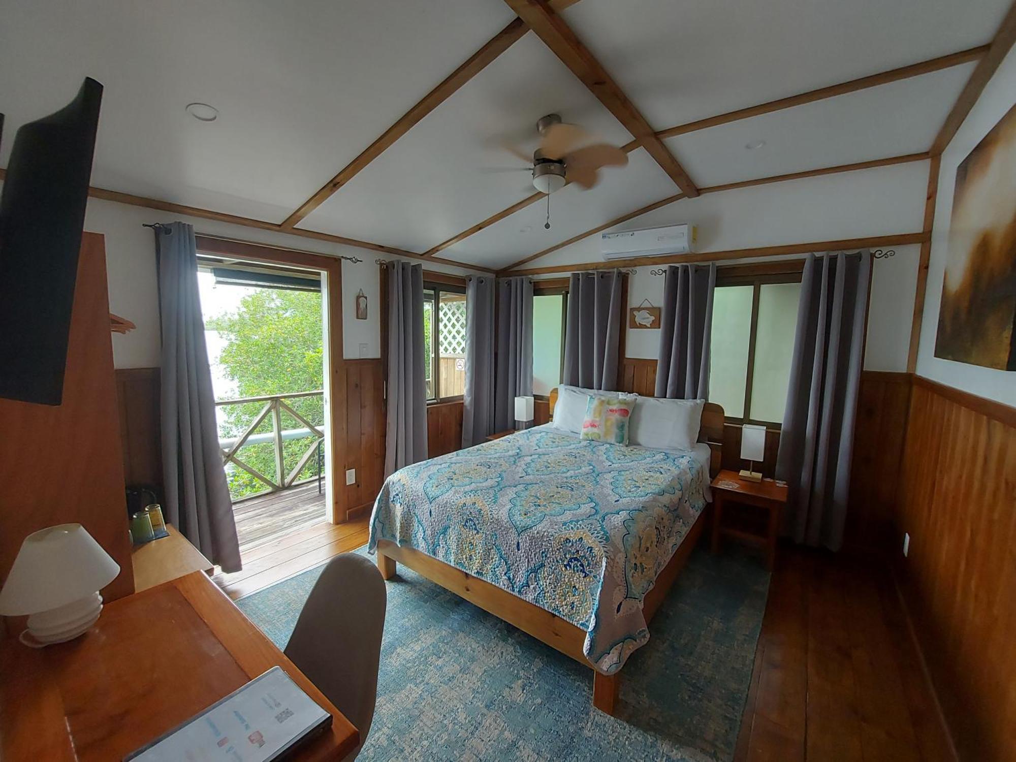 The Sunsetter Bed & Breakfast Bocas del Toro Exterior photo