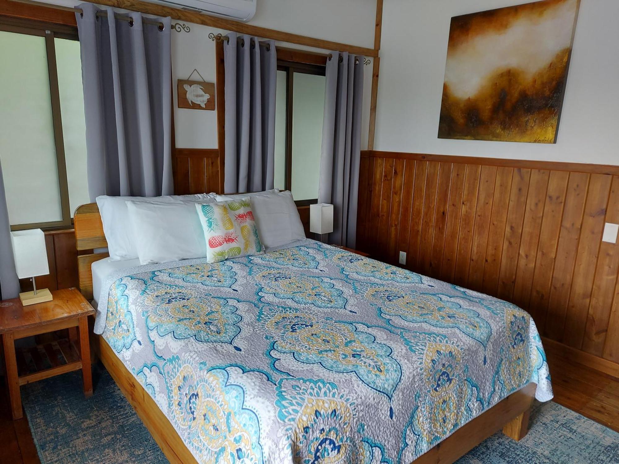 The Sunsetter Bed & Breakfast Bocas del Toro Room photo